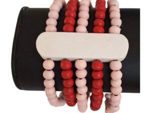 Armband van houten kralen in roze tinten